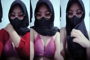 Bokep Jilbab Kacamata Toge Live Barbar WOT Hot poster