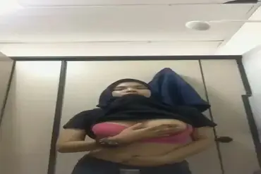 Jilbab Pulang Kuliah Langsung Colmek Sange Berat HD poster